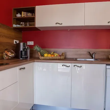 Apartment Tip Deluxe Podstrana