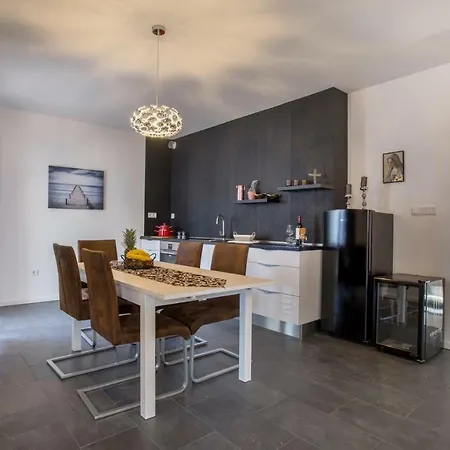 Tip Deluxe Apartment Podstrana